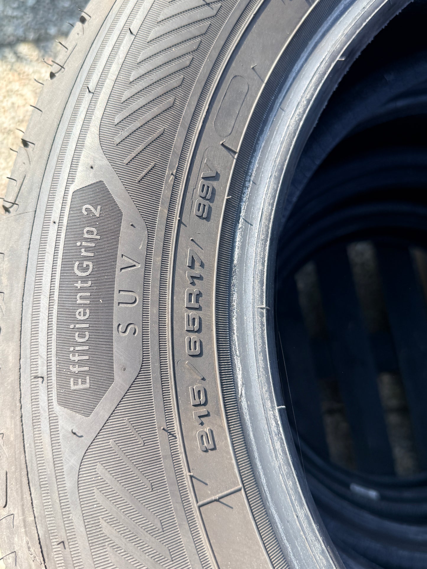 215/65/17 - Estive - Goodyear - DOT 2024 - Usato