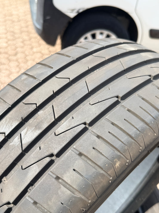 215/55/17 - Estive - Hankook - DOT 2023 - Usato