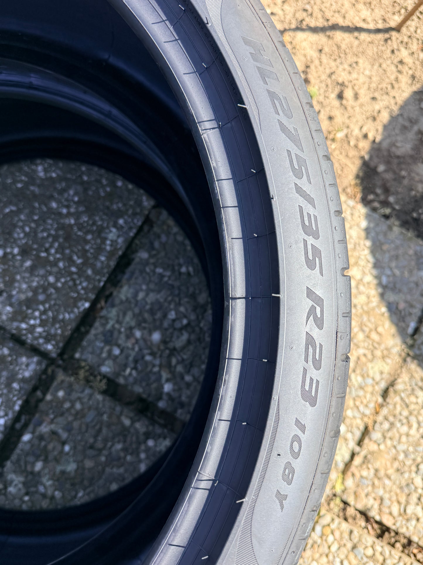 275/35/23- Estive - Pirelli - DOT 2025 - Usato