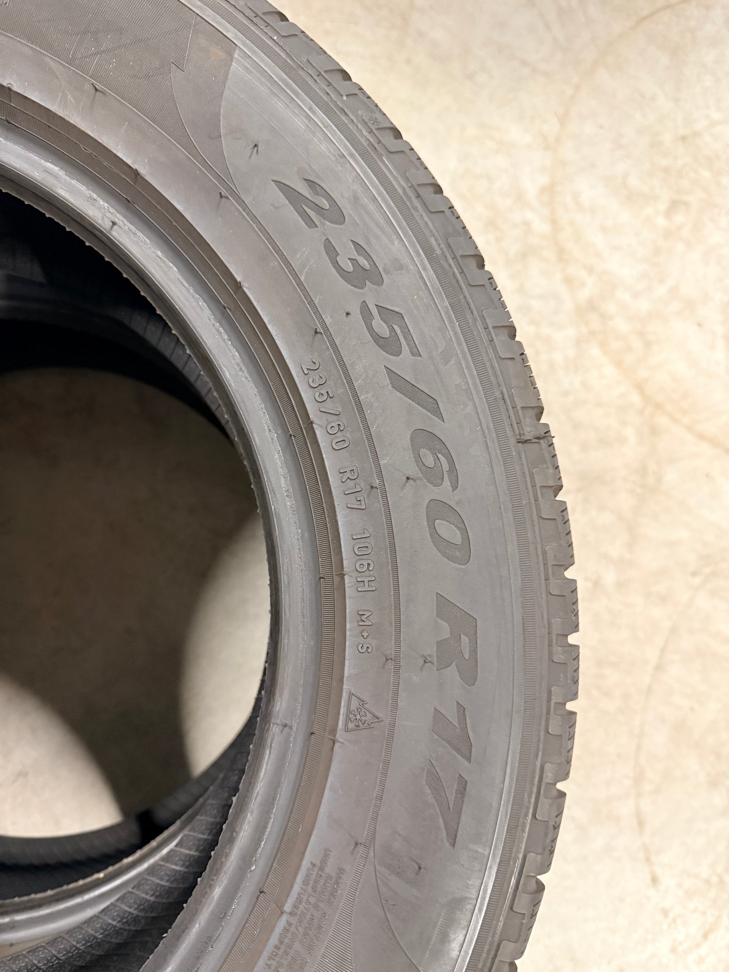 235/60/17 - Invernali - Pirelli - DOT 2022 - Usato