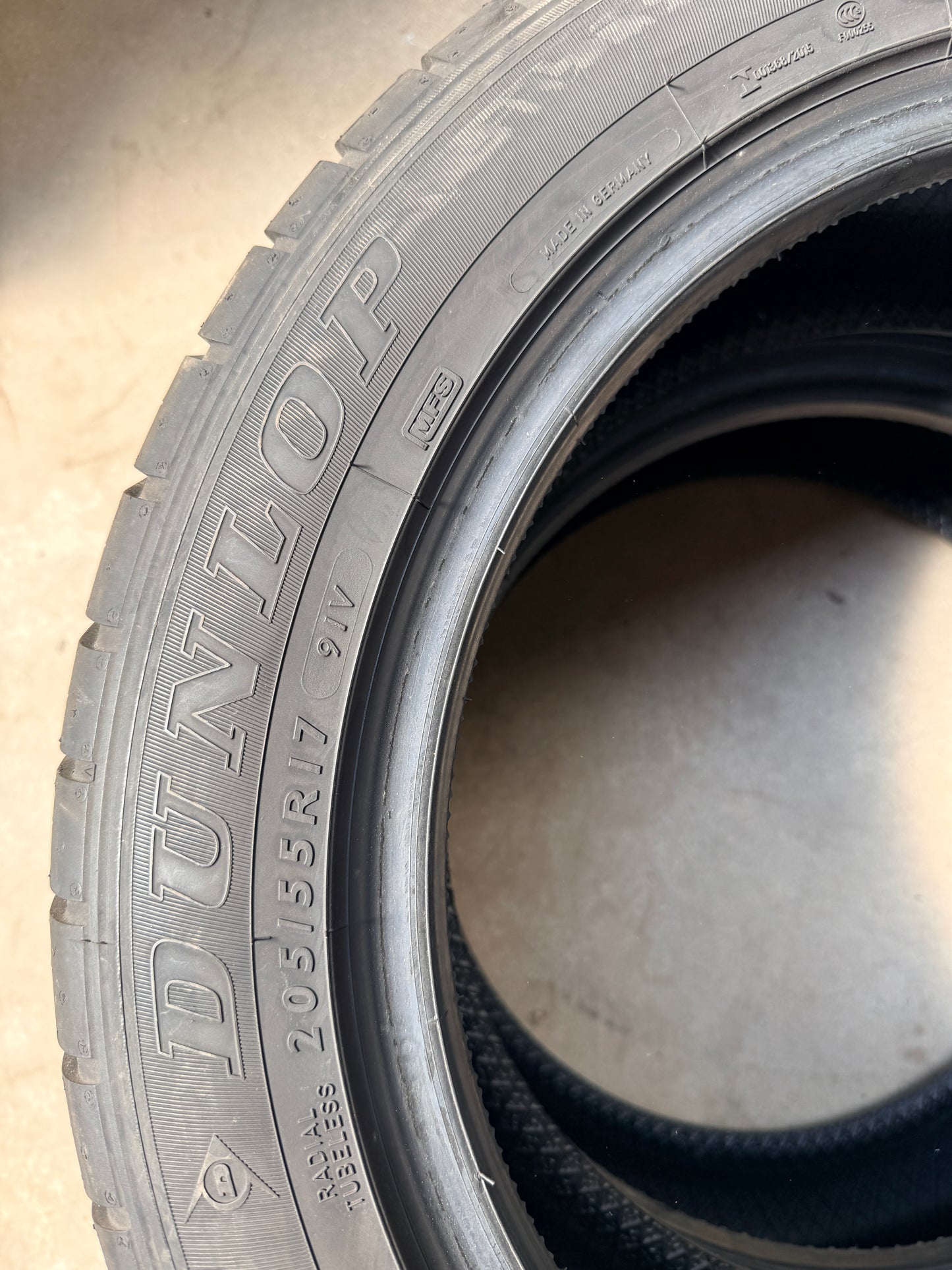 205/55/17 - Estive - Dunlop - DOT 2022 - Usato