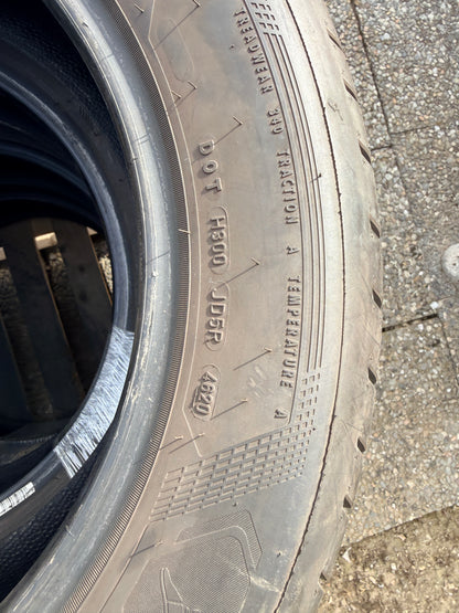 225/55/17 - estive - Goodyear - DOT 2020 - Usato