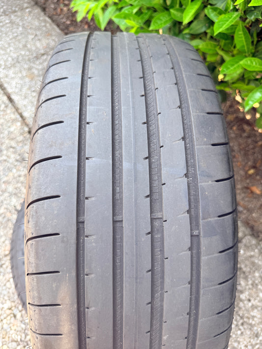 235/55/19 - Estive - Goodyear - DOT 2022 - Usato