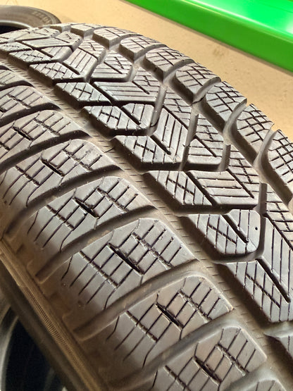 215/60/17 - Invernali - Pirelli - DOT 2021 - Usato