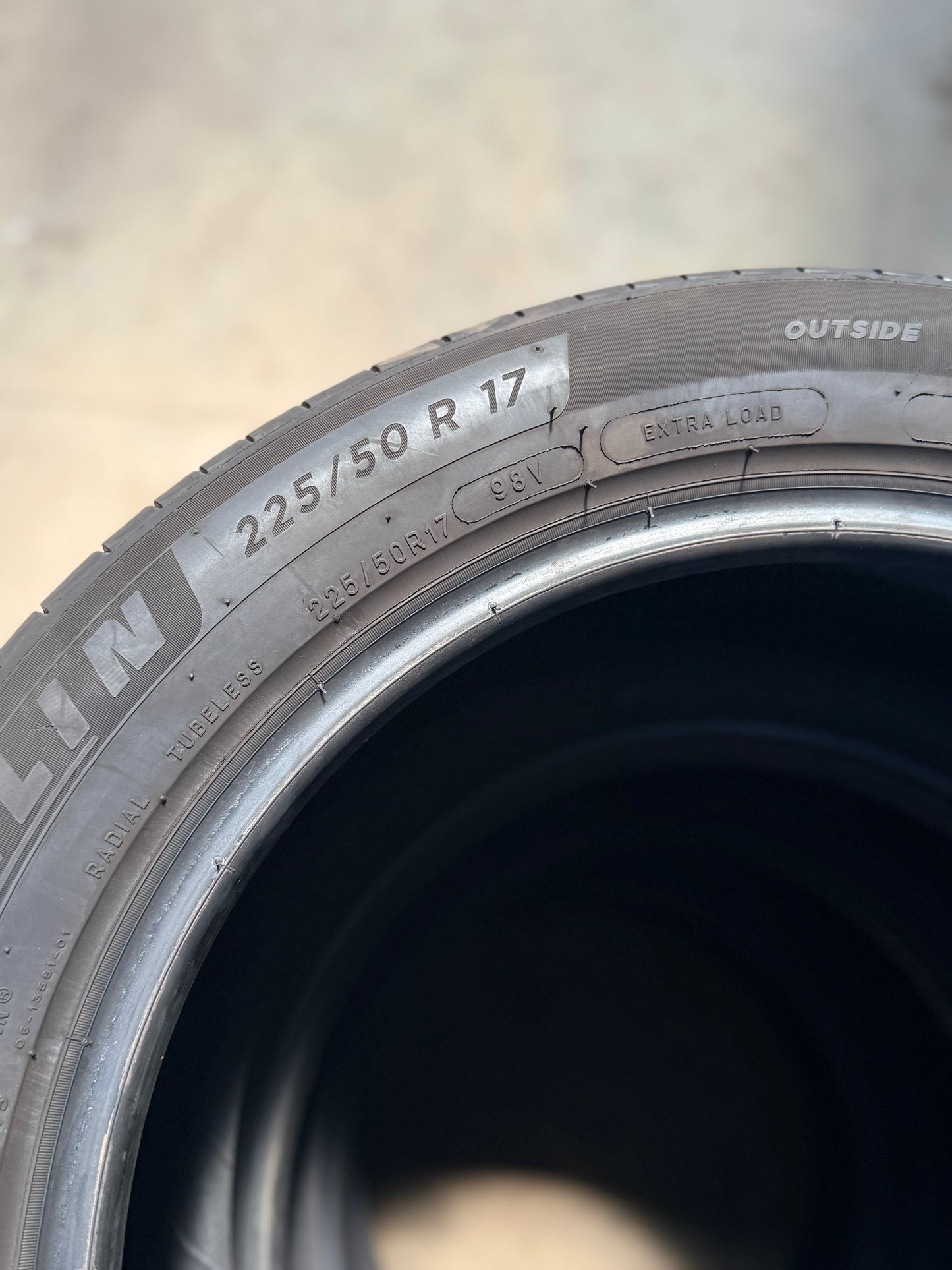 225/50/17 - Estive - Michelin - DOT 2021 - Usato