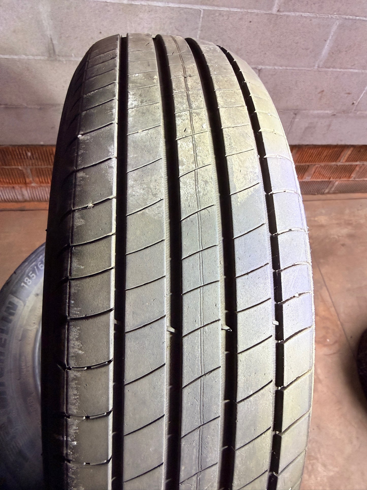 185/65/15 - Estive - Michelin - DOT 2021 - Usato