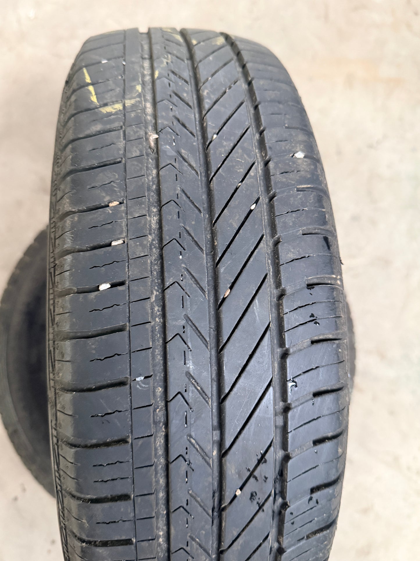 175/65/14 - Estive - Goodyear - DOT 2017 - Usato