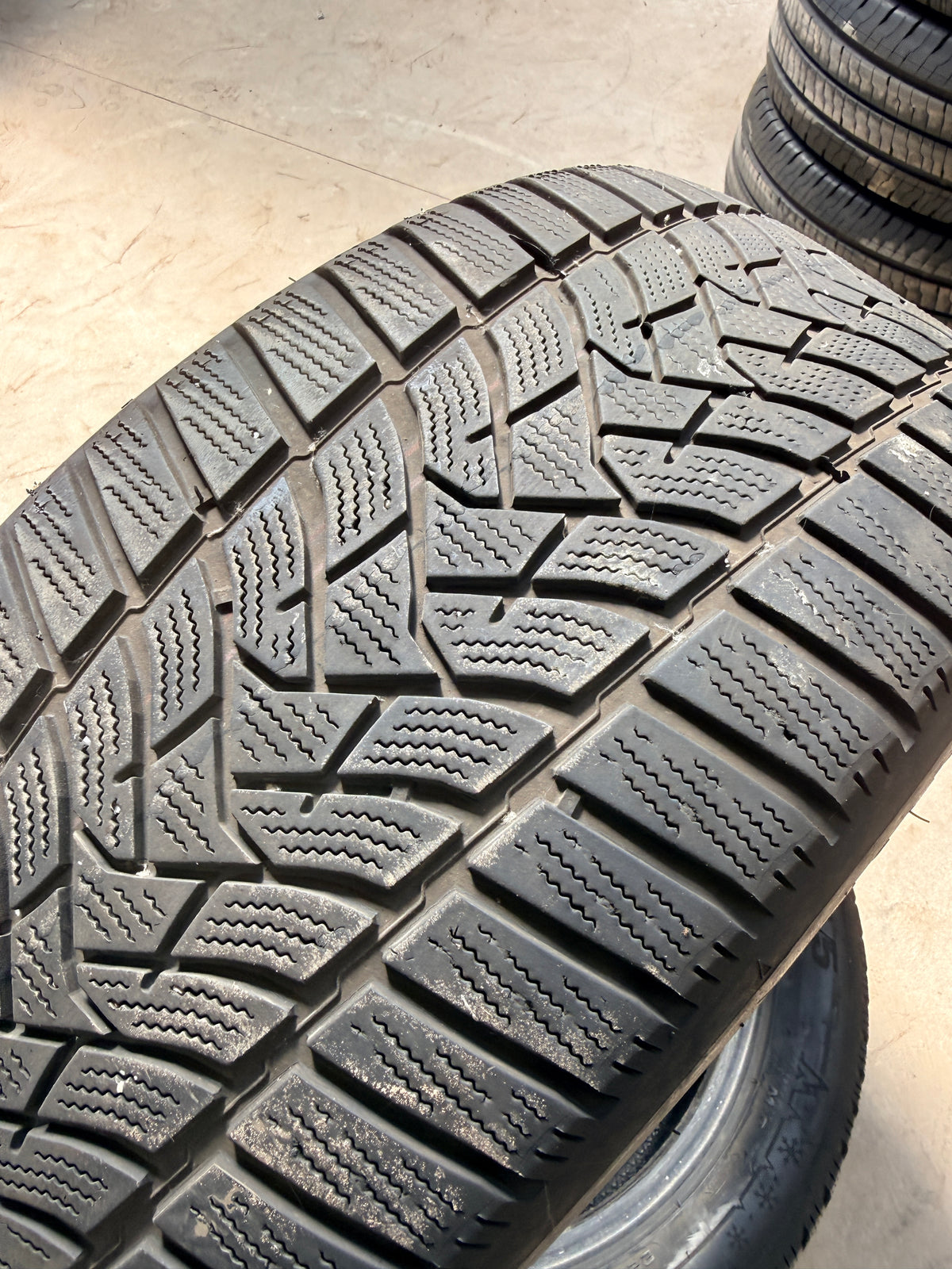 225/50/17 - Invernali - Dunlop - DOT 2023 - Usato