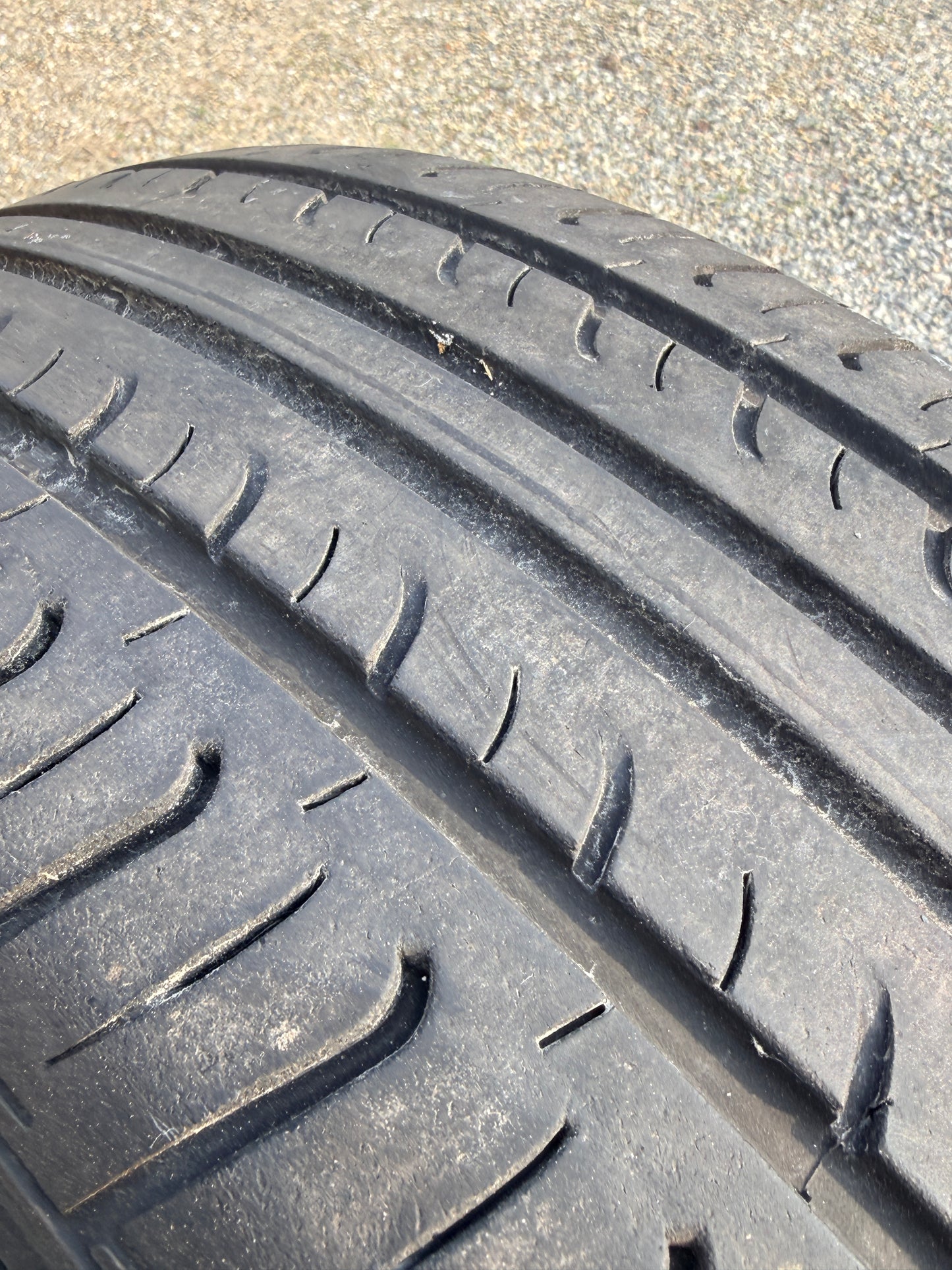 225/55/18- Estive- Hankook - DOT 2021 - Usato
