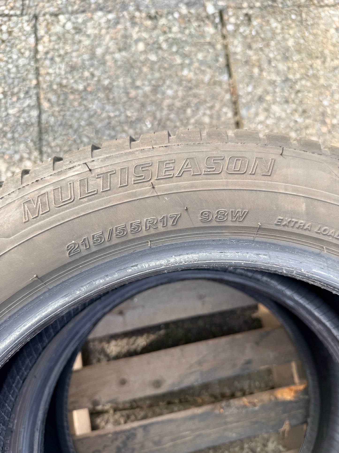 215/55/17 - 4 stagioni - Firestone - DOT 2022 - Usato