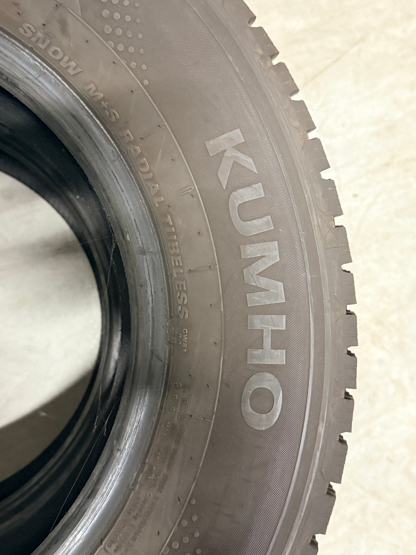 215/70/15C - Invernali - Kumho - DOT 2023 - Usato