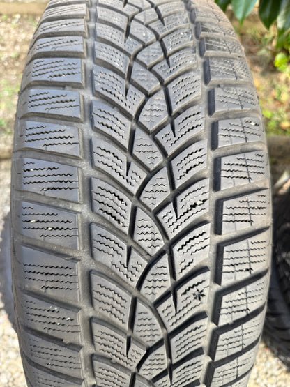215/65/16 - Invernali - Goodyear - DOT 2019 - Usato