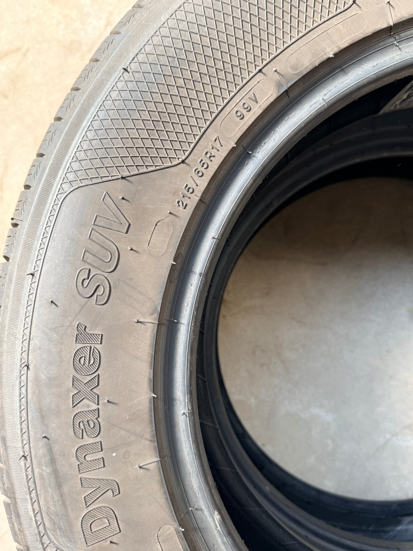 215/65/17 - Estive - Kleber - DOT 2023 - Usato
