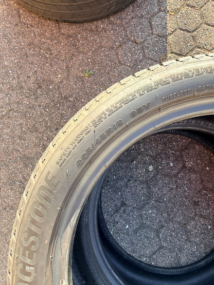 225/45/18 - Estive - Bridgestone - DOT 2020 - Usato