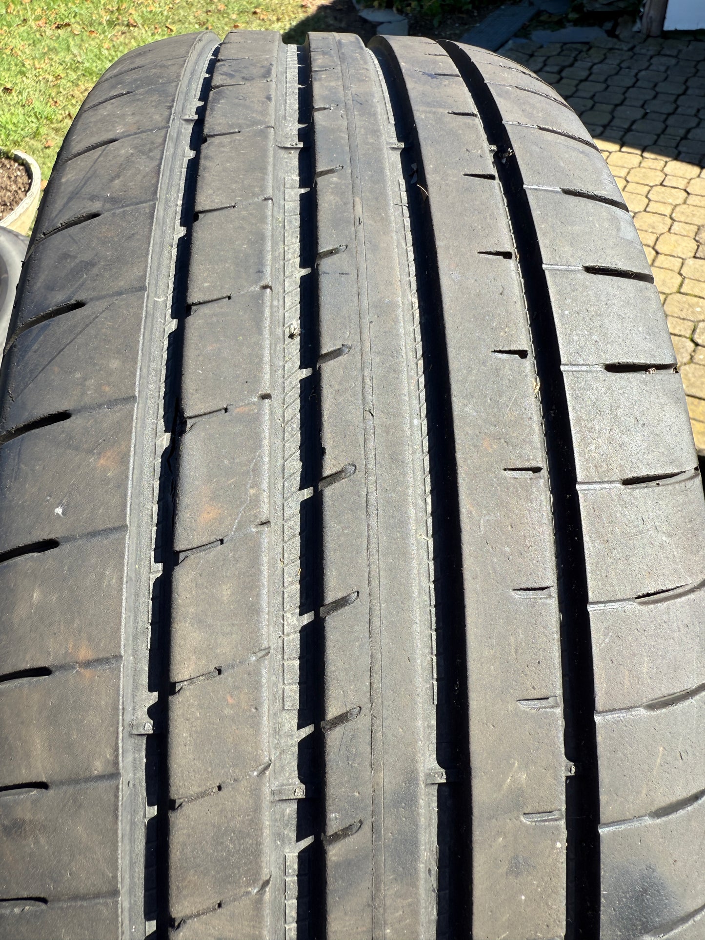 235/55/19 - Estive - Goodyear - DOT 2023 - Usato