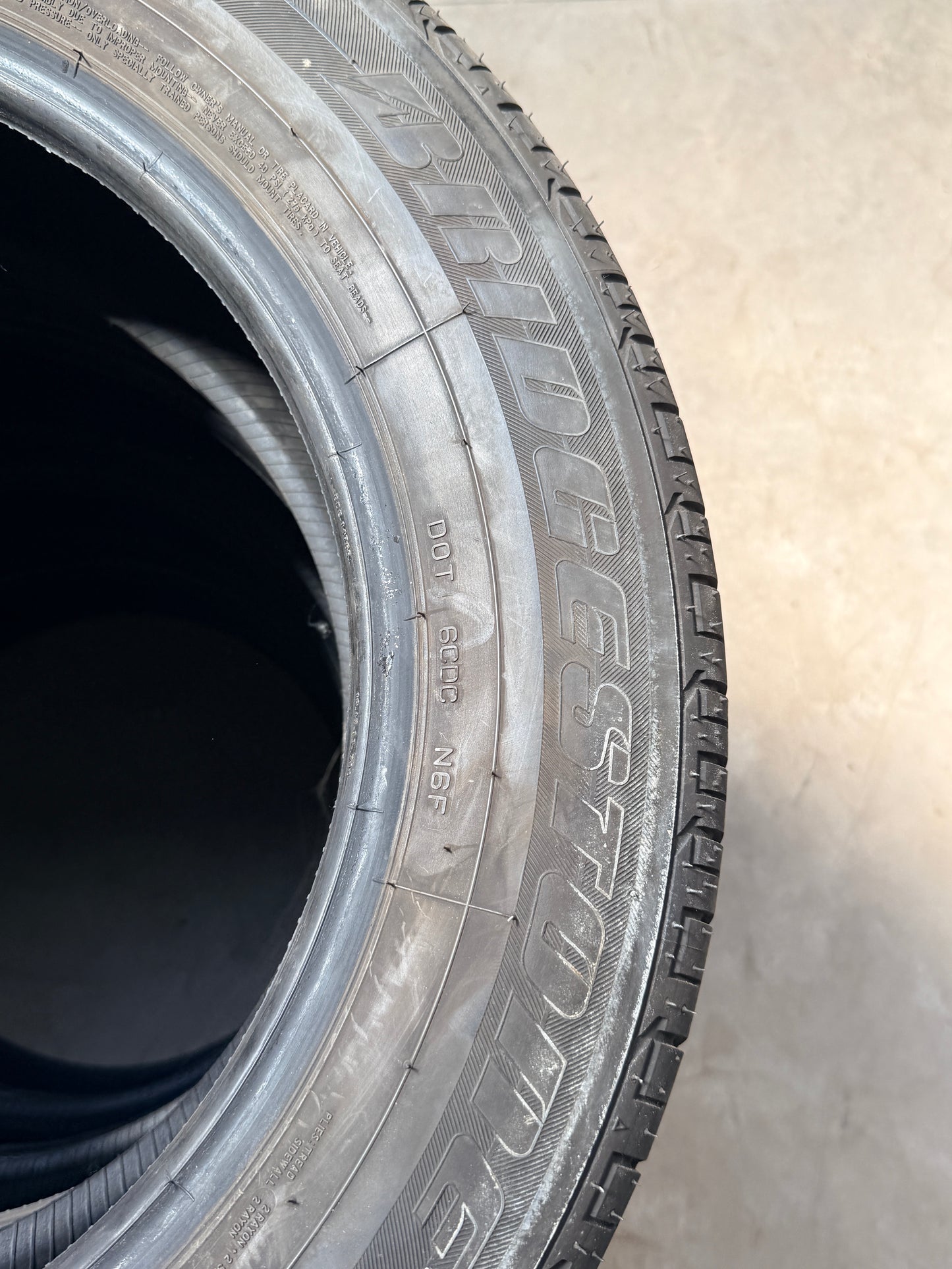 235/60/18 - Estive - Bridgestone - DOT 2022 - Usato
