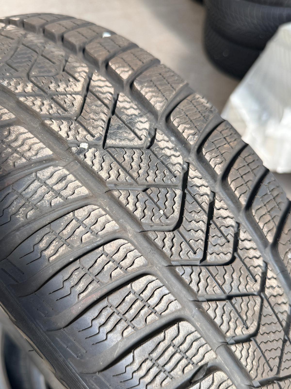 205/60/16 - Invernali - Pirelli - DOT 2019 - Usato