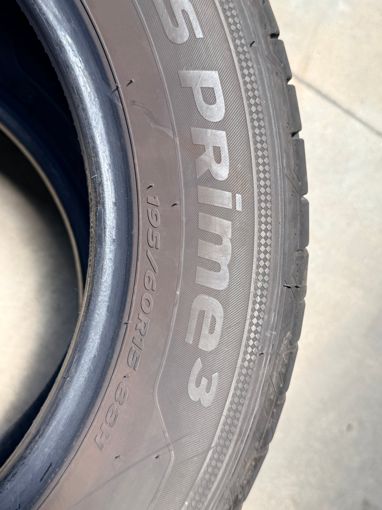 195/60/15 - Estive - Hankook - DOT 2023 - Usato