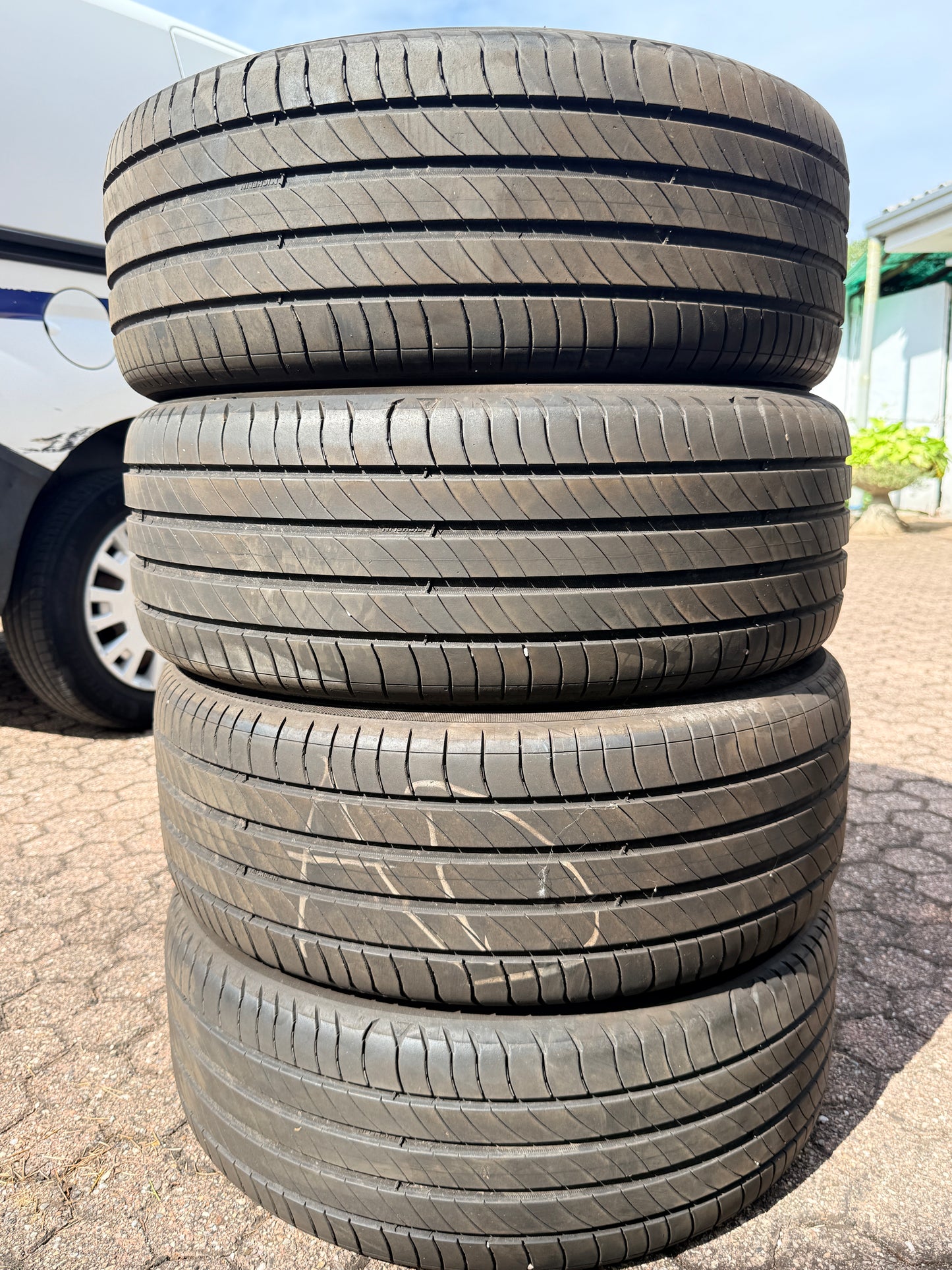 215/55/18 - Estive - Michelin - DOT 2021 - Usato