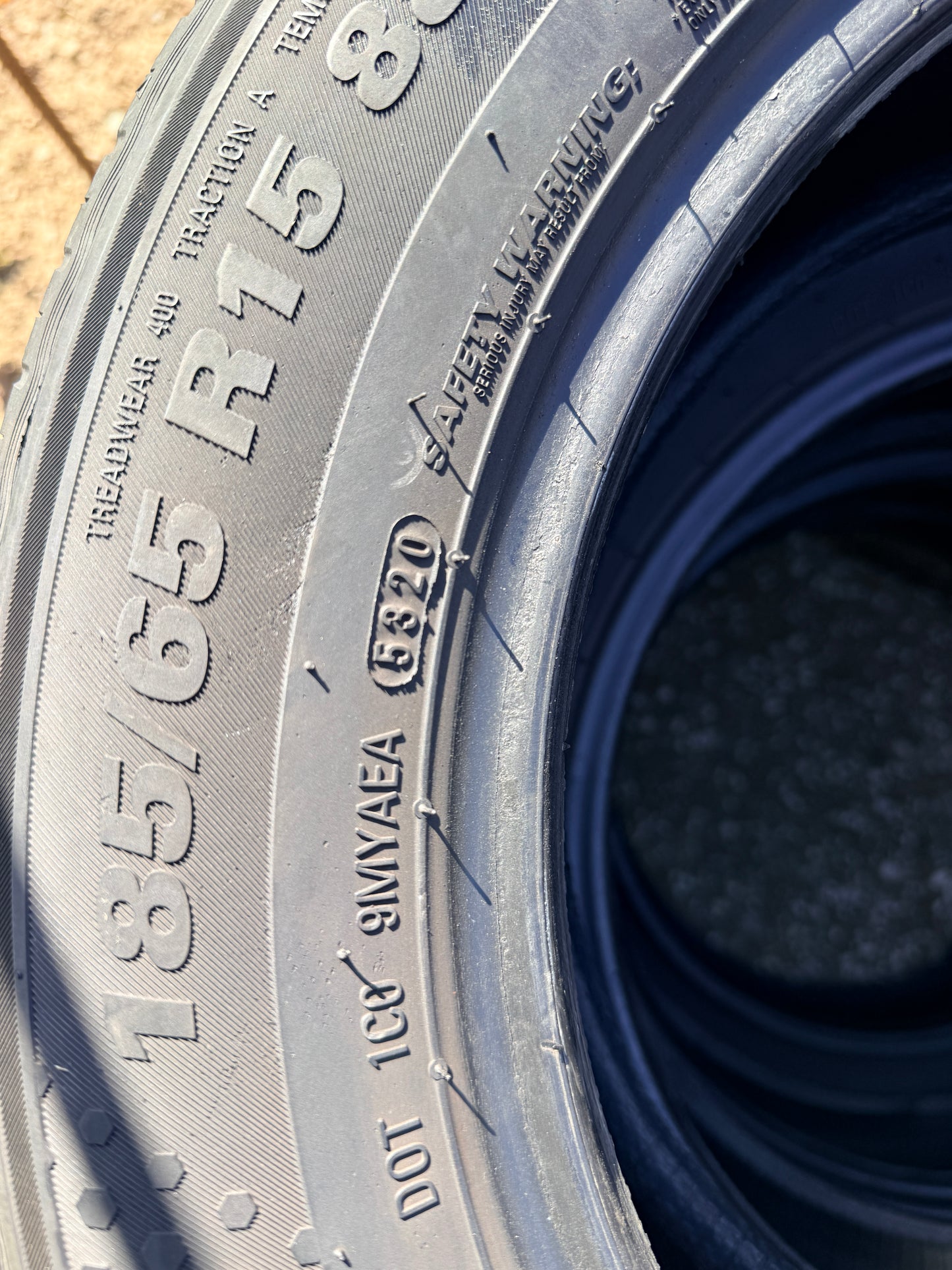 185/65/15 - Estive - Kumho - DOT 2020 - Usato