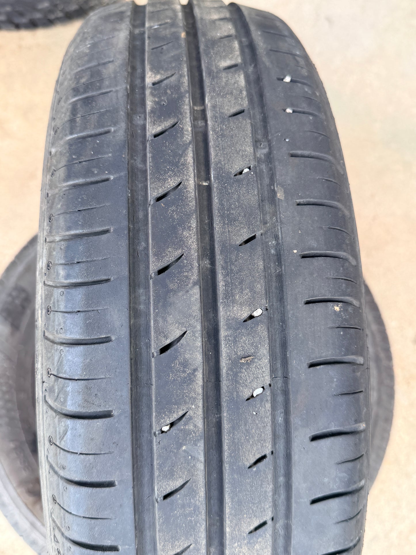185/65/15 - Estive - Kumho - DOT 2023 - Usato