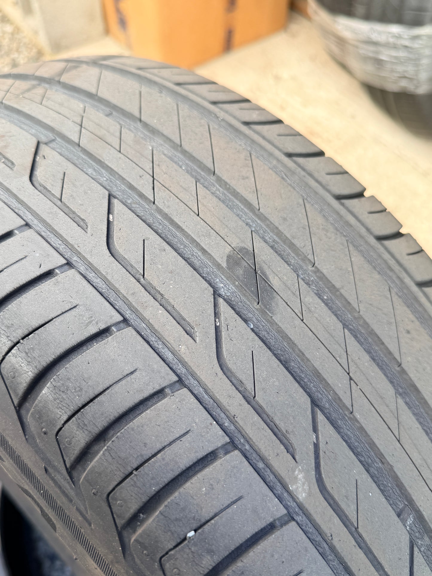 215/55/17 - Estive - Bridgestone - DOT 2018 - Usato