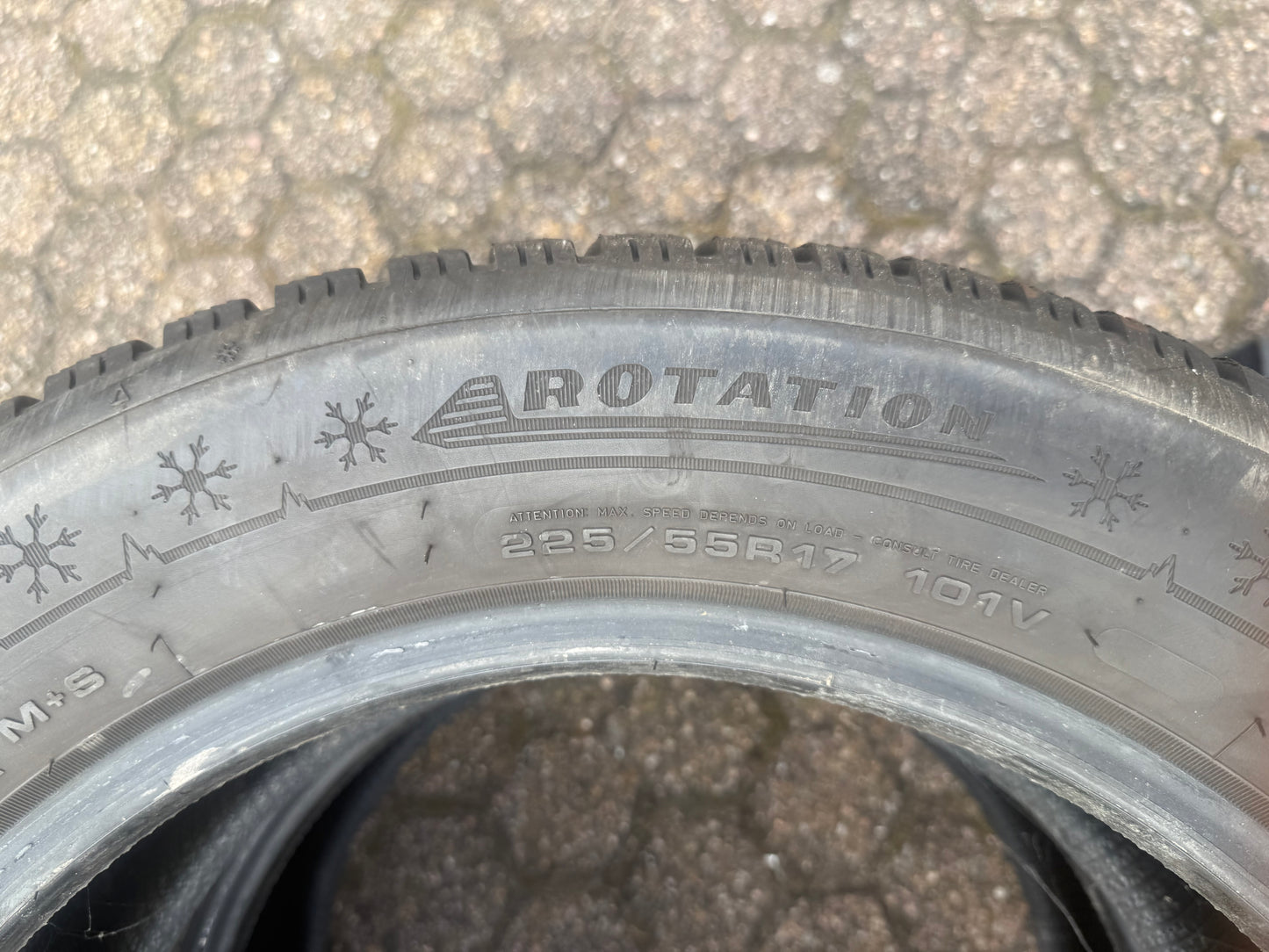 225/55/17 - Invernali - Dunlop - DOT 2020 - Usato
