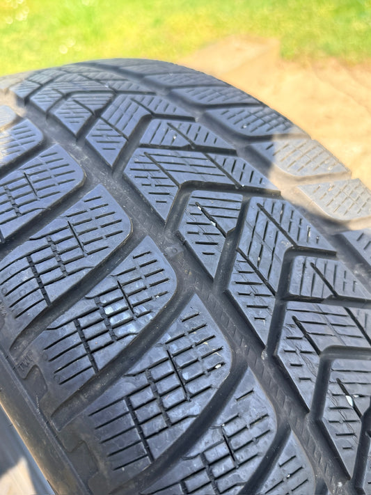 235/55/18 - Invernali - Pirelli - DOT 2020 - Usato