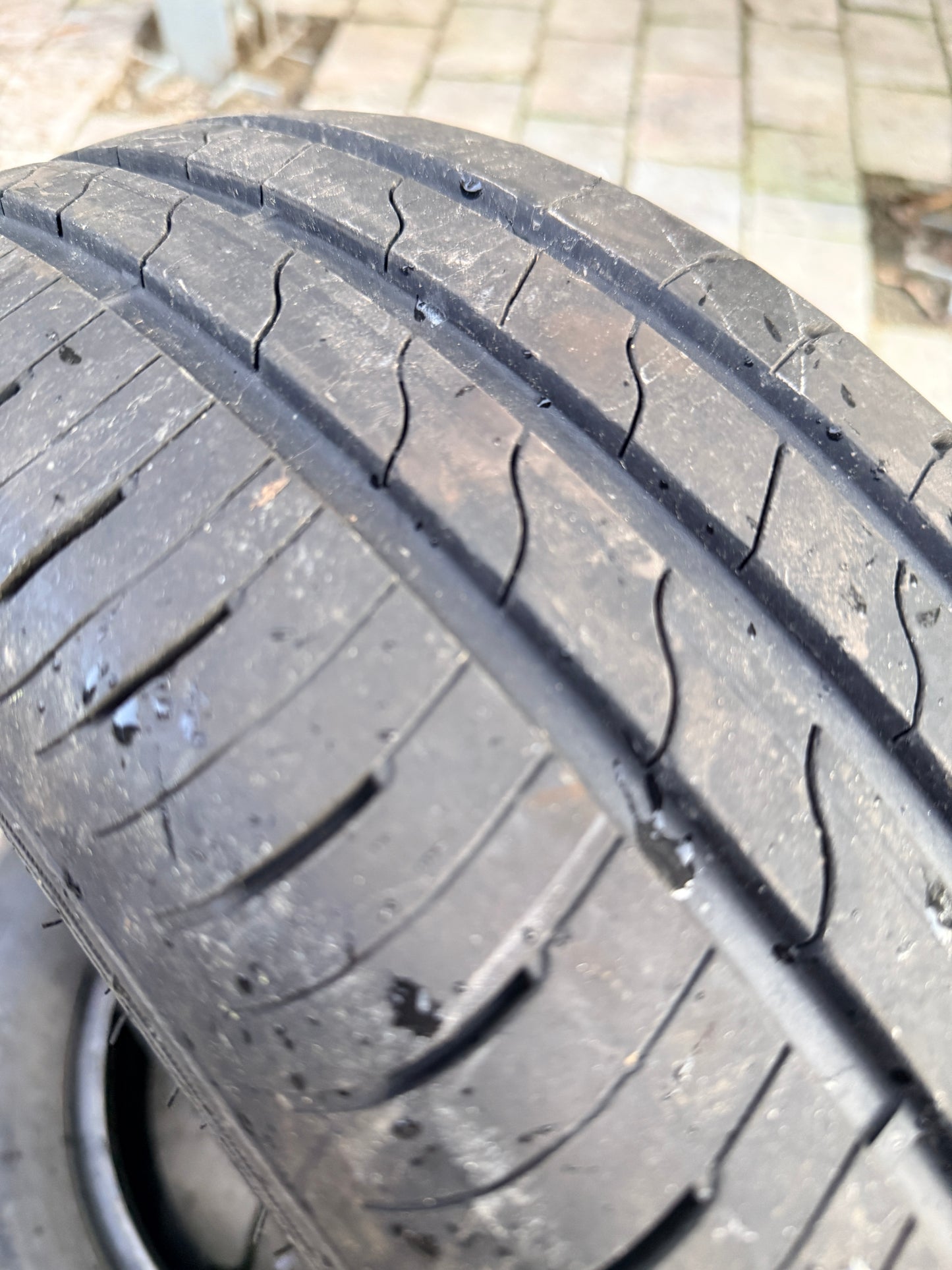 185/65/15 - Estive - Goodyear - DOT 2022 - Usato