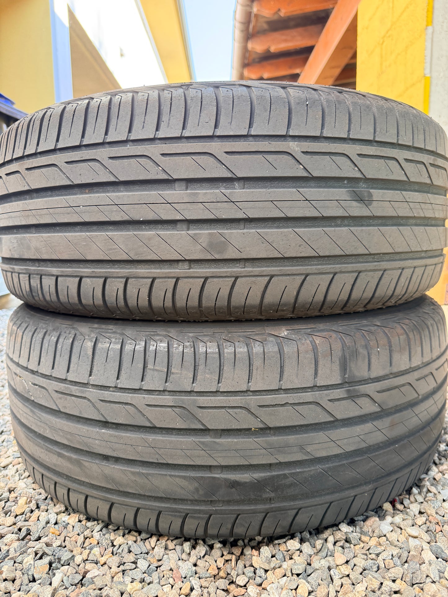 215/55/17 - Estive - Bridgestone - DOT 2018 - Usato