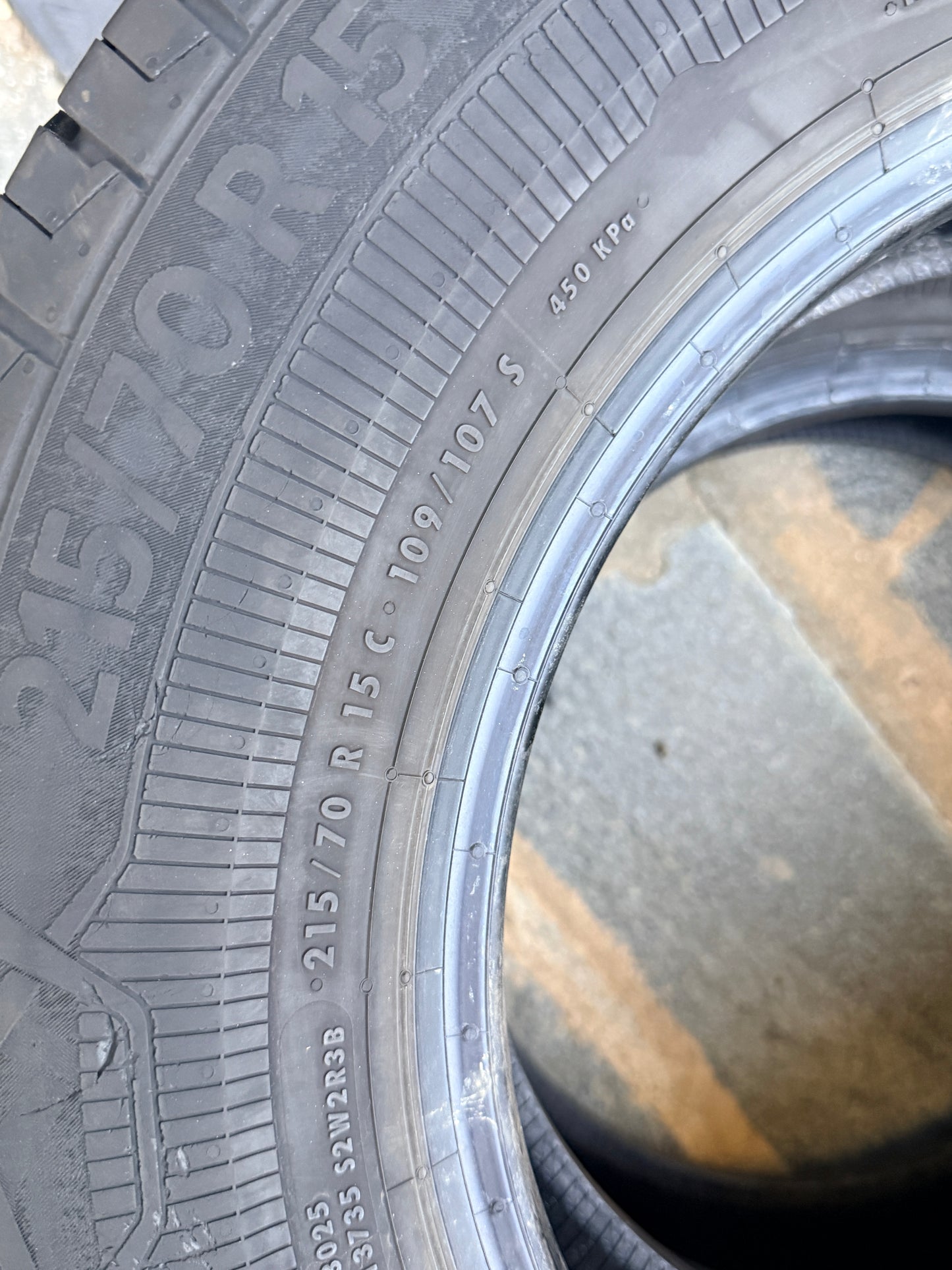 215/70/15C - Estive - Continental - DOT 2024 - Usato