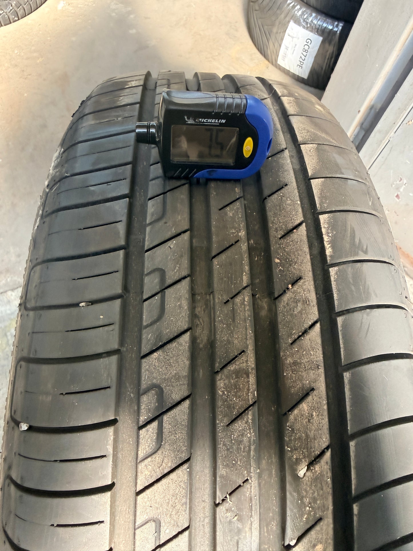 225/55/17 - estive - Goodyear - DOT 2023 - Usato