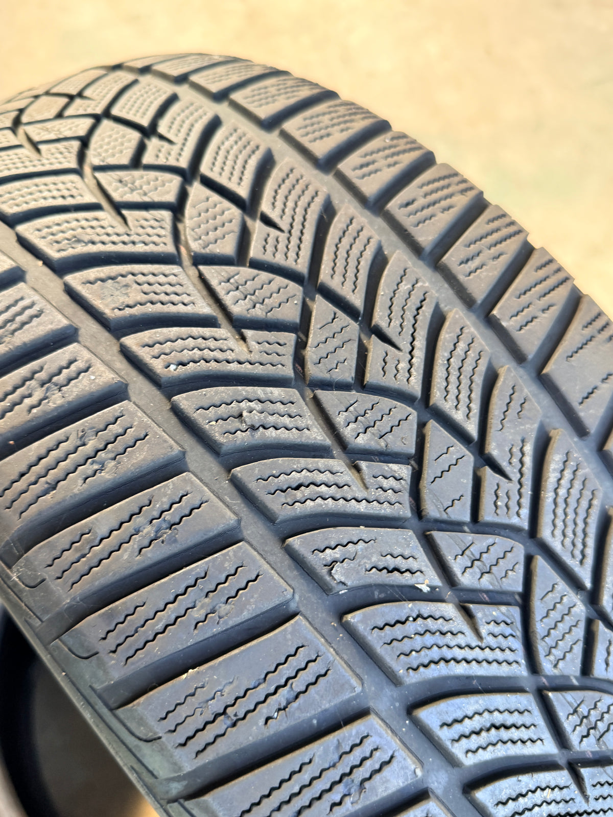 235/45/20 - Invernali - Goodyear - DOT 2020 - Usato