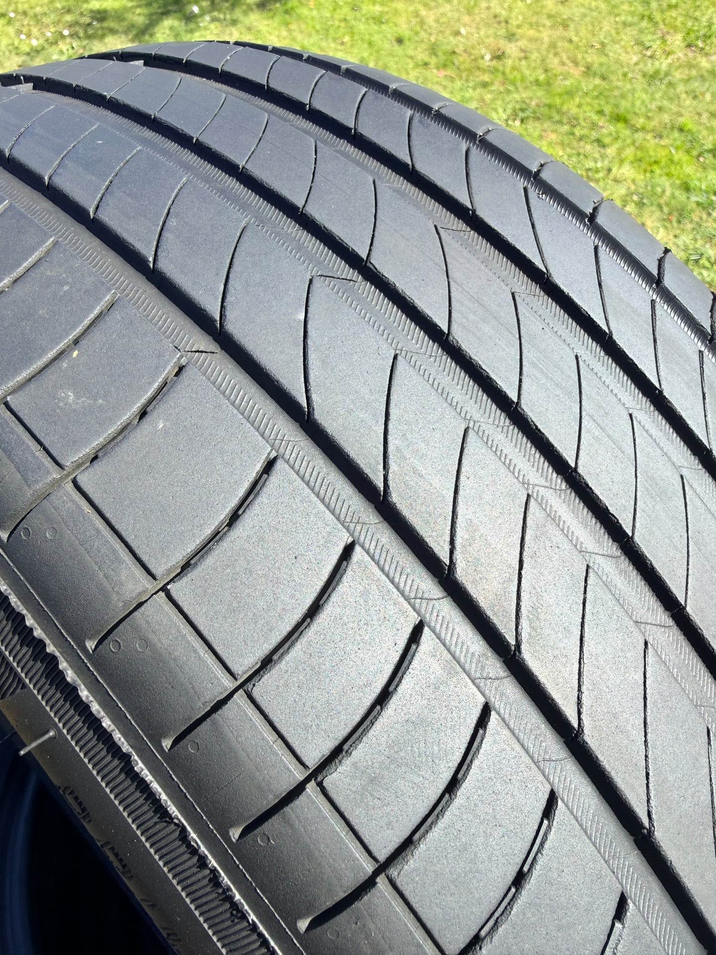 225/50/18 - Estive - Michelin - DOT 2022 - Usato